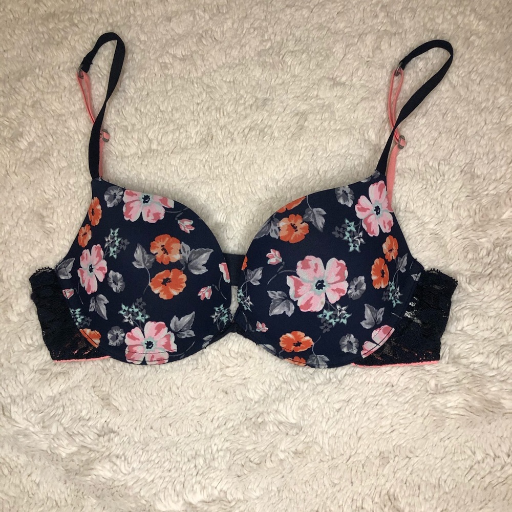 ☀️ Gilly Hicks floral push up bra